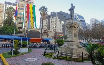 Autoridades e instituciones de Cochabamba rinden homenaje a Bolivia en su Bicentenario