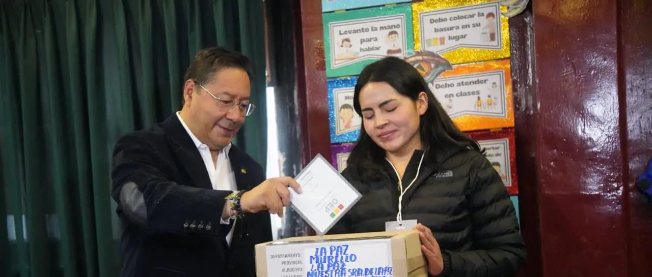 Arce vota y promete salida transitoria y democrática