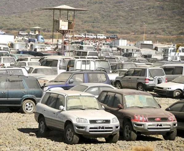 Promesa de legalizar autos chutos dispara precios y provoca rechazo externo