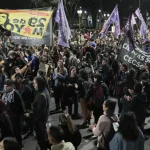 Multitudinarias marchas en Argentina por triple feminicidio