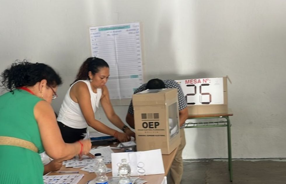 Residentes bolivianos en Valencia denuncian que Consulado convocó a un empadronamiento electoral