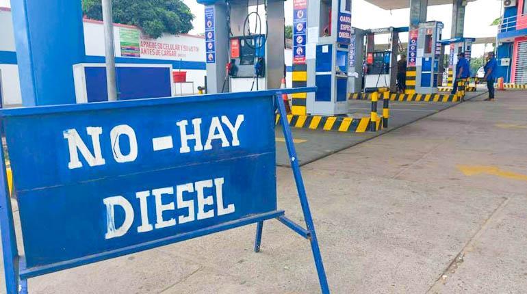 ¿Por qué escasea el diésel y cuál es el impacto en los productos?, esto explica un economista