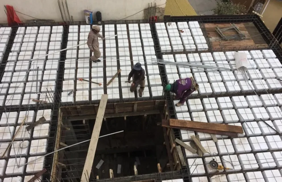 Baja la producción de cemento y los permisos de construcción, según el INE