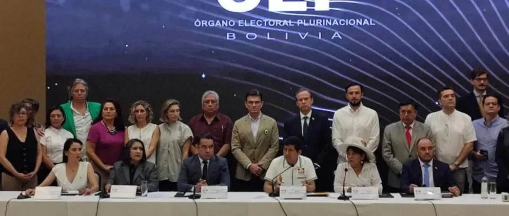 Candidatos acuerdan no recurrir a la guerra sucia, debatir y respetar los resultados del balotaje