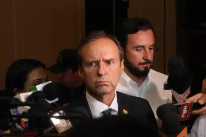 Tuto dice que Lara hizo “guerra sucia” y espera que firme acuerdo con el TSE 