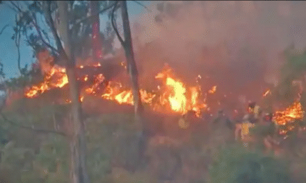 Incendios en Cochabamba movilizan a bomberos y voluntarios