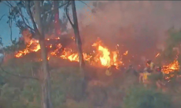 Incendios en Cochabamba movilizan a bomberos y voluntarios