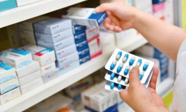 Farmacéuticos piden diálogo urgente por presupuesto desfasado