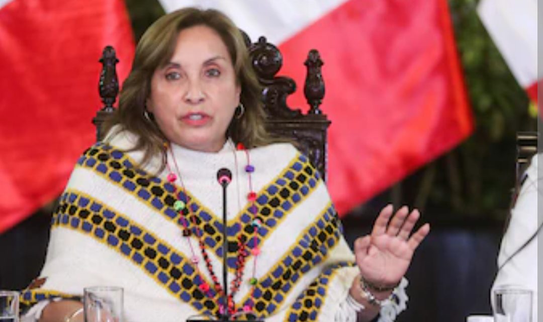 Dina Boluarte dice que se “baña en manteca” y no le afectan críticas de prensa ni encuestadoras