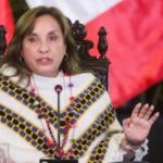Dina Boluarte dice que se “baña en manteca” y no le afectan críticas de prensa ni encuestadoras