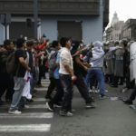 Perú: Enfrentamientos con la policía durante protestas en Lima contra reforma de pensiones y nuevo retiro de AFP
