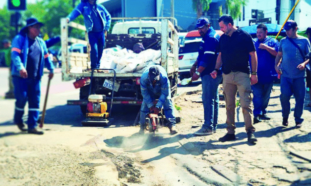 Alcalde cambia secretarios y acelera obras en recta final