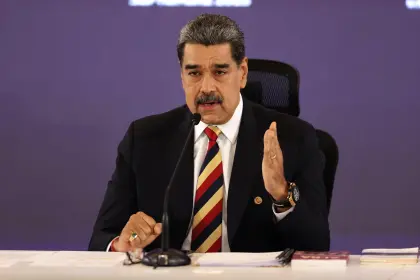 Maduro advierte con declarar “en armas” a Venezuela si es agredida