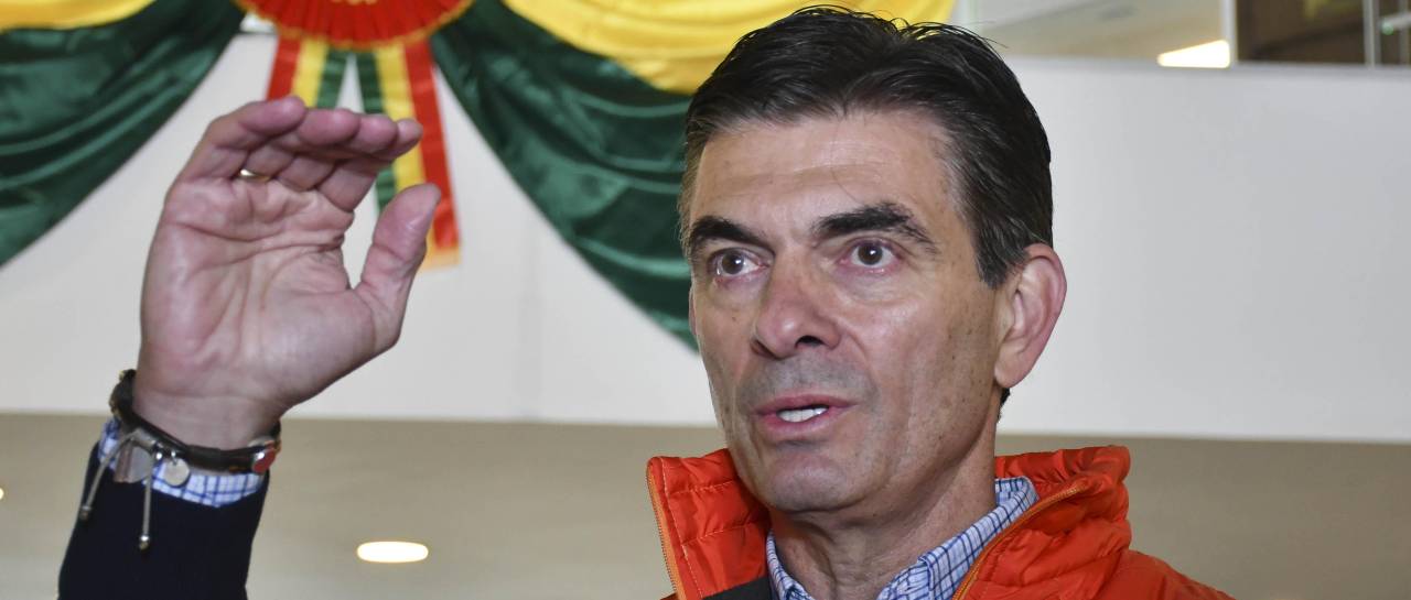 Paz presenta plan en EE.UU. y garantiza suministro de combustible