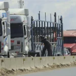 Choferes exigen garantizar combustible en Bolivia hasta diciembre