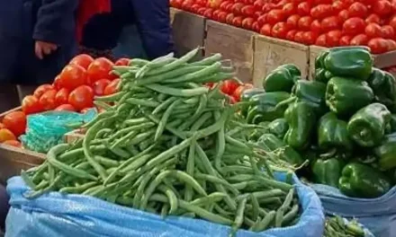 Bajan precios de verduras en mercado Rodríguez paceño