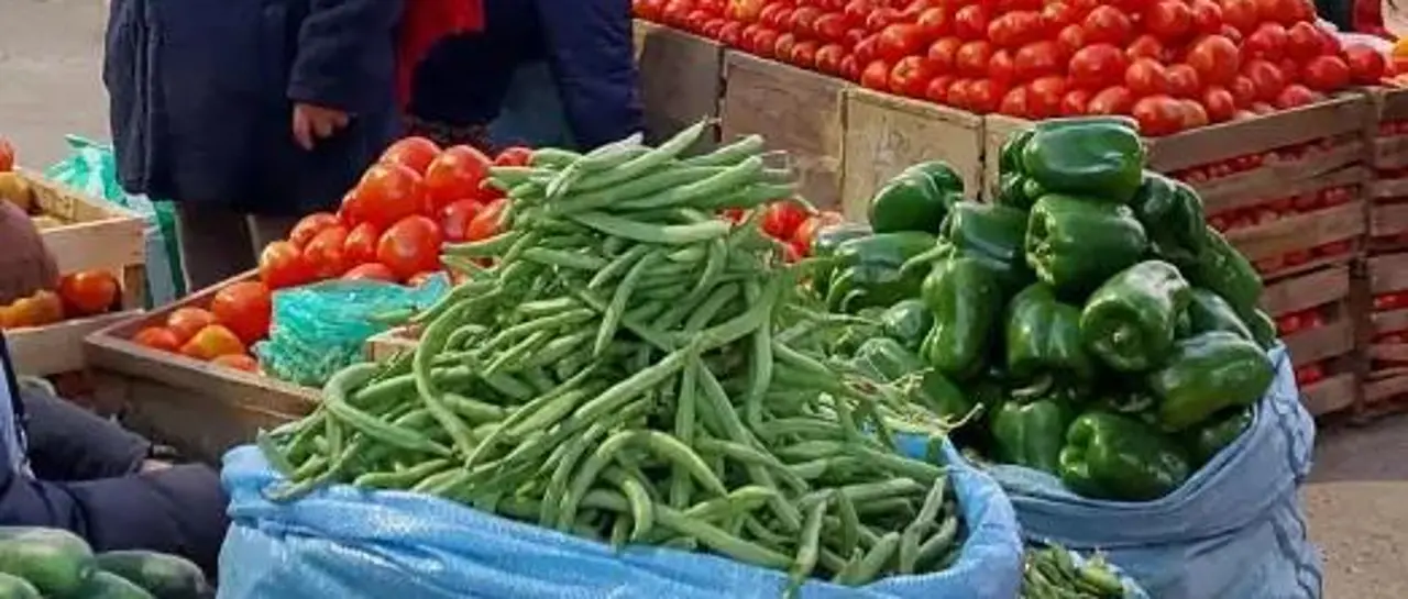 Bajan precios de verduras en mercado Rodríguez paceño