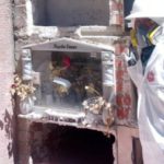 Sale a la luz tercer caso de restos de una víctima del Covid-19 que no está en su nicho, en el cementerio de La Paz