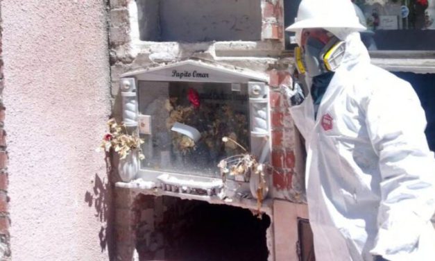 Sale a la luz tercer caso de restos de una víctima del Covid-19 que no está en su nicho, en el cementerio de La Paz