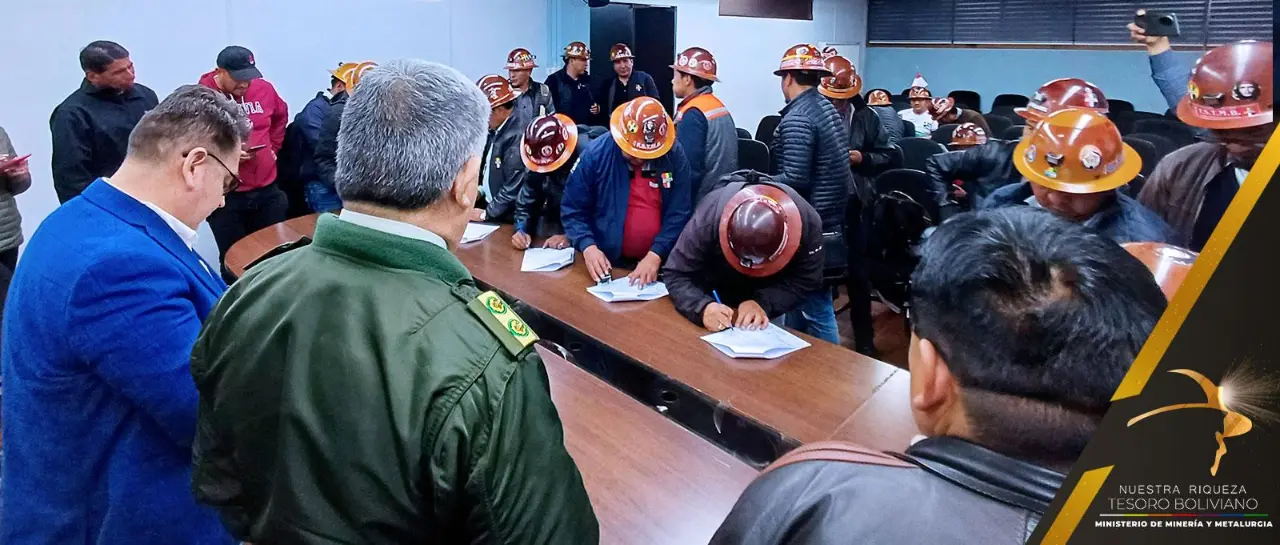 Gobierno y mineros asalariados firman acuerdo contra los avasallamientos y el juqueo