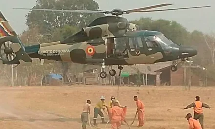 Bolivia recibe apoyo francés para combatir incendios con 45 horas de vuelo en helicóptero