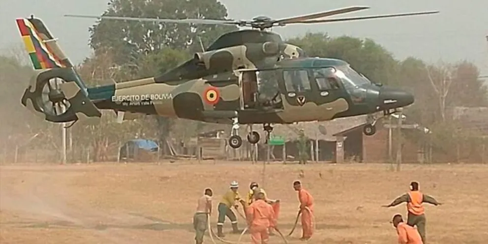 Bolivia recibe apoyo francés para combatir incendios con 45 horas de vuelo en helicóptero