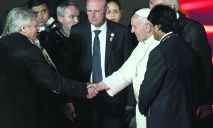 Percy Fernández: El “alcalde emblema” que unió poder y pueblo en Santa Cruz