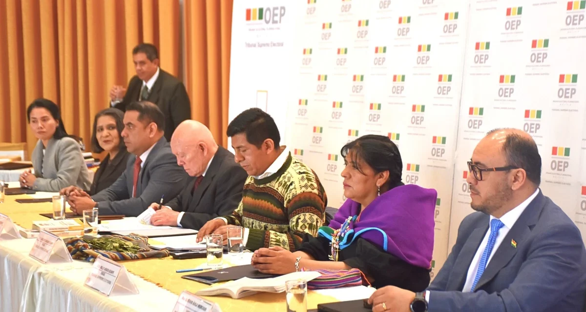 Comisión rechaza proyecto para cesar a vocales electorales y lo deriva al pleno del Senado