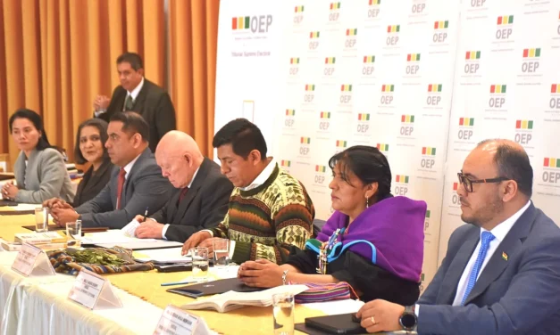 Comisión rechaza proyecto para cesar a vocales electorales y lo deriva al pleno del Senado