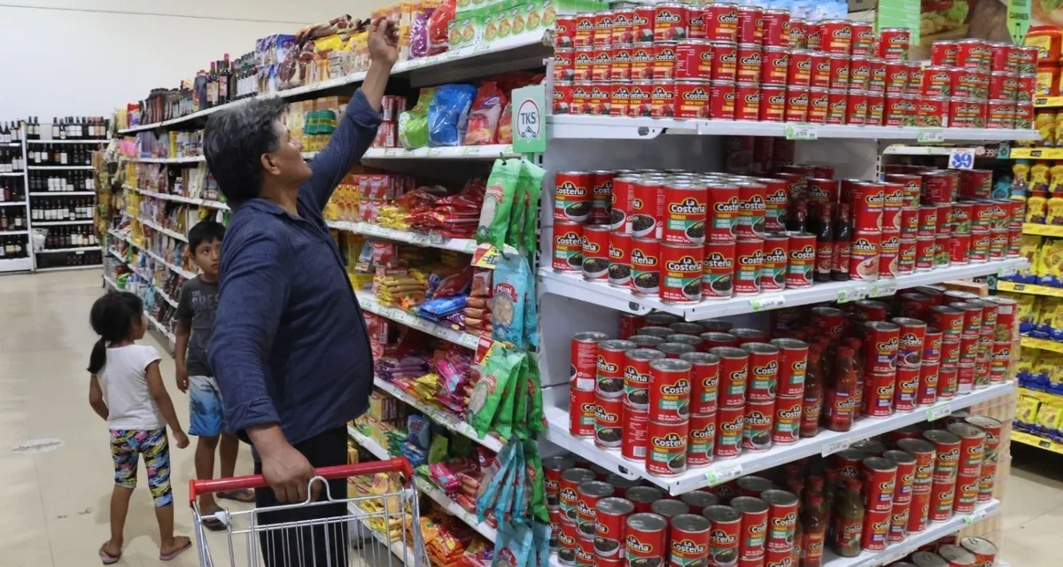 Golpe al bolsillo: familia que en enero gastaba Bs 360 en una canasta básica, hoy debe pagar 100 más