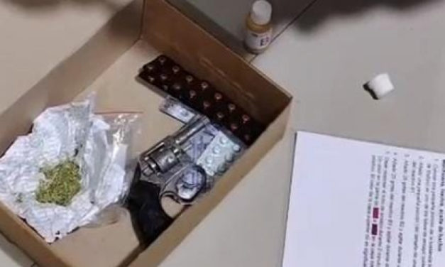 Madre denuncia a su hijo por mal comportamiento y la Policía descubre drogas y un arma