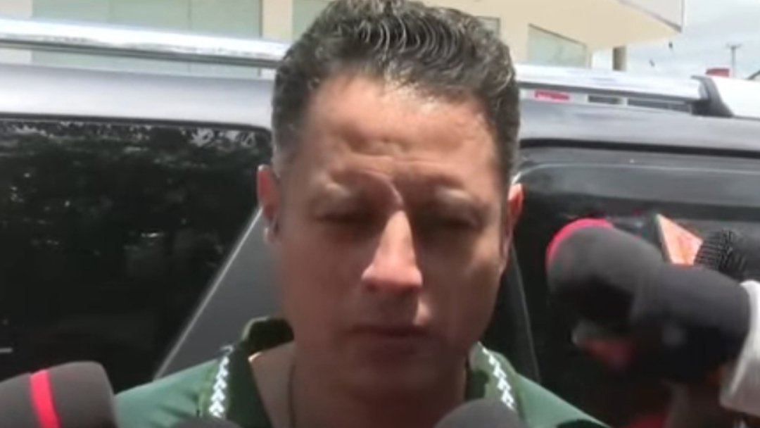 “Hoy vamos a ganar”: Edmand Lara se muestra confiado al emitir su voto en Santa Cruz