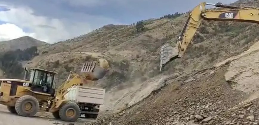 Trabajos en la carretera Cochabamba–Oruro mantienen cortes alternos
