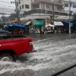 Lluvias inundan calles cruceñas y complican transporte público