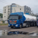 Cisterneros bloquean en santa cruz y rechazan contrato forzado