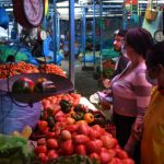 El tomate se dispara: la cuartilla llega a Bs 25 y su precio duplicó su precio en un mes