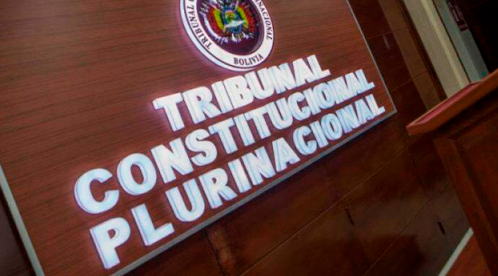 Abogado presenta acción popular contra magistrados del TCP, el Legislativo y el TSE