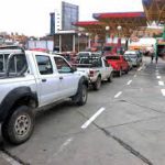 “La situación se agrava”: Largas filas para conseguir diésel y gasolina en el eje troncal del país