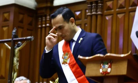 José Jerí jura como presidente de Perú tras la destitución de Dina Boluarte