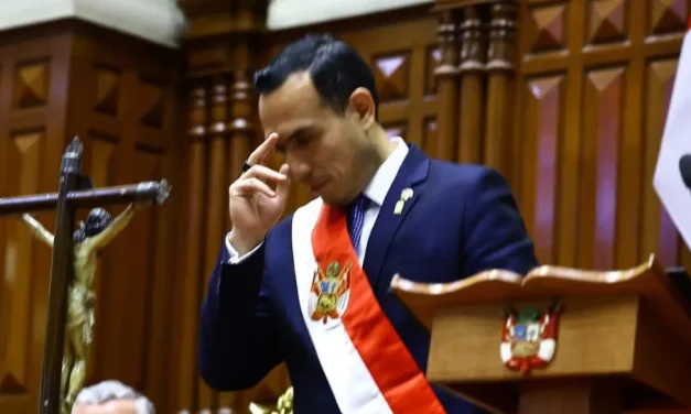 José Jerí jura como presidente de Perú tras la destitución de Dina Boluarte