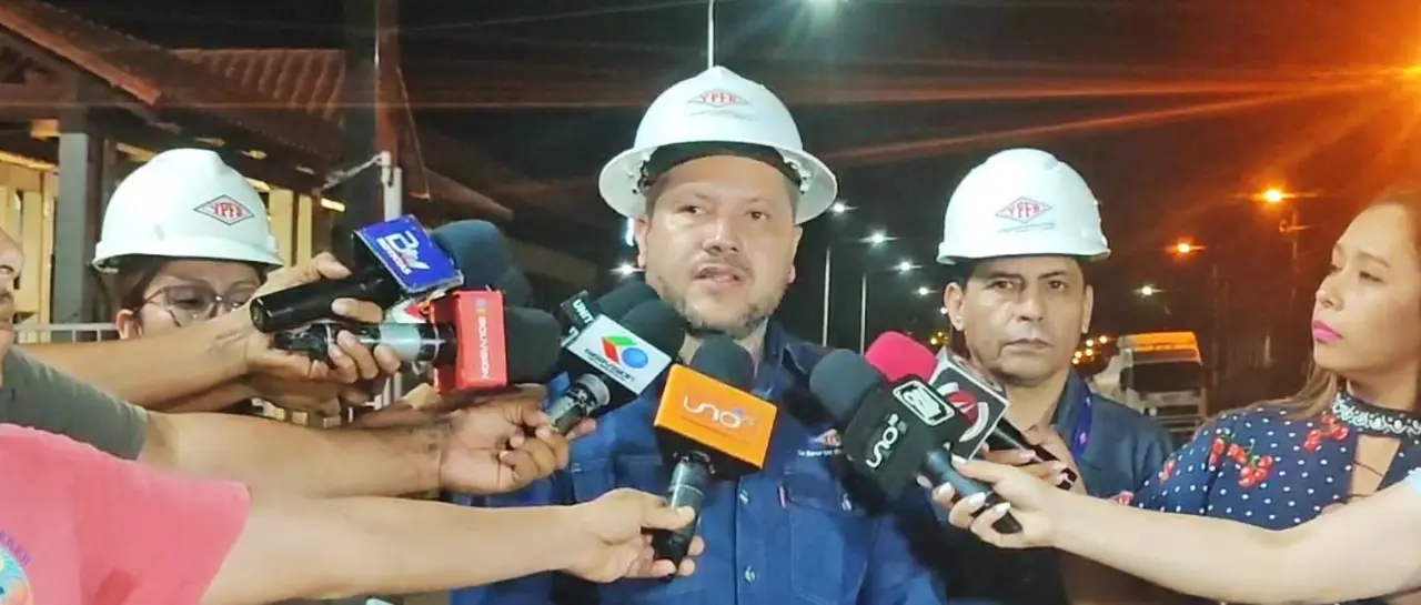 Gobierno dice que YPFB ya está despachando gasolina al 100%, pero su stock es para 3 días, y menos de 1 día de diésel