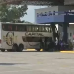 Viajes de última hora y filas por combustible marcan la previa del balotaje de este domingo