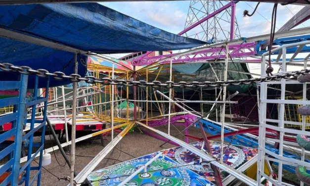 Al menos 10 heridos tras caída de rueda de la fortuna en las Alasita del Cambódromo