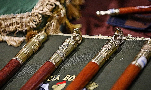 Rodrigo Paz recibirá cuatro bastones de mando en una ceremonia que combinará símbolos republicanos y plurinacionales