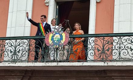 Paz Pereira ya gobierna; pide un pacto nacional con el grito de “Bolivia, Bolivia, Bolivia…”