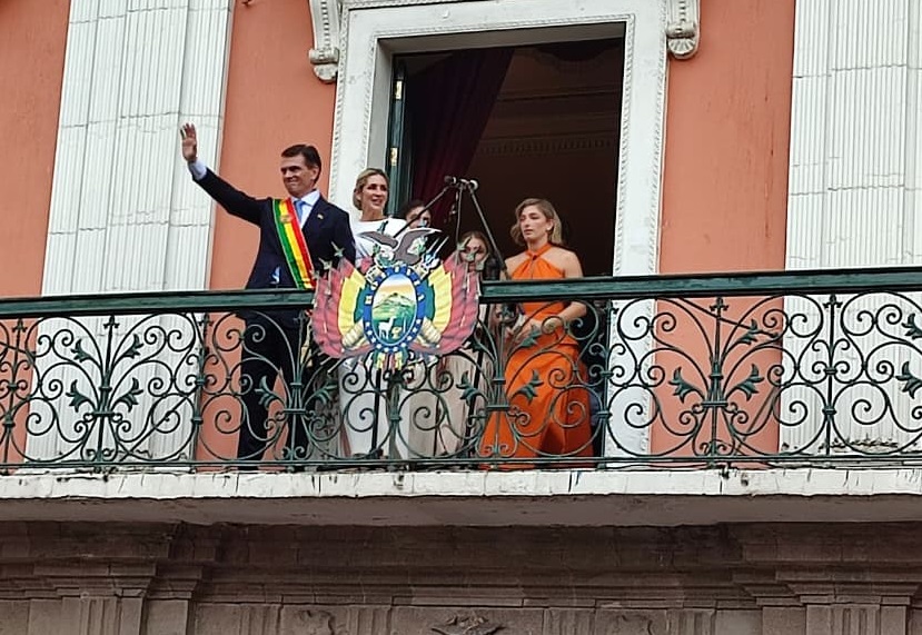 Paz Pereira ya gobierna; pide un pacto nacional con el grito de “Bolivia, Bolivia, Bolivia…”