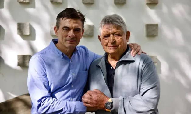 Jaime Paz Zamora llega a La Paz para asistir a la posesión presidencial de su hijo Rodrigo