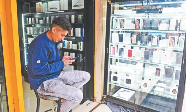 Celulares y electrodomésticos bajan de precio y comerciantes lo atribuyen a la caída del dólar en el mercado paralelo 
