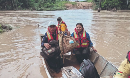 Las riadas cubren cultivos, viviendas y caminos; siguen las evacuaciones de familias