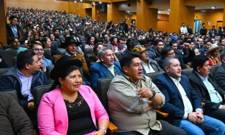 Ministros de Arce presentarán su renuncia colectiva este miércoles, en el último gabinete